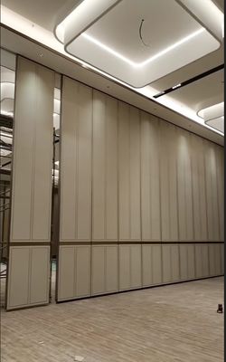 Sala de reuniões MDF Parede divisória dobrável móvel, Paredes divisórias de hotel ISO9001 SGS