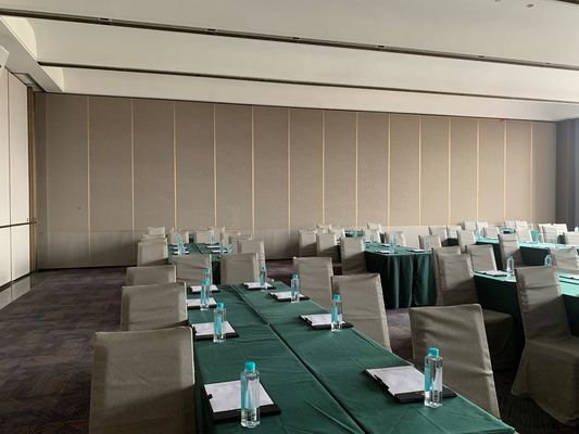 Bom preço. 18M Paredes divisórias de isolamento acústico personalizadas com conexões de elementos verticais on-line