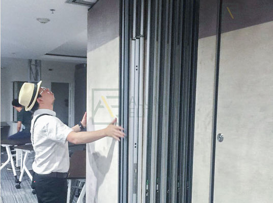 Bom preço. Paredes Móveis Comerciais com Espessura de 68mm-105mm, Rolamentos de Aço Inoxidável 304 e Isolamento Acústico de 56dB on-line